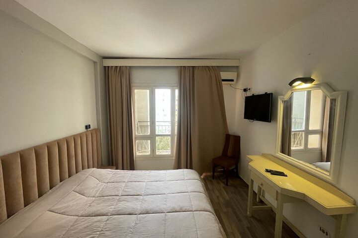 Room 2 of 11