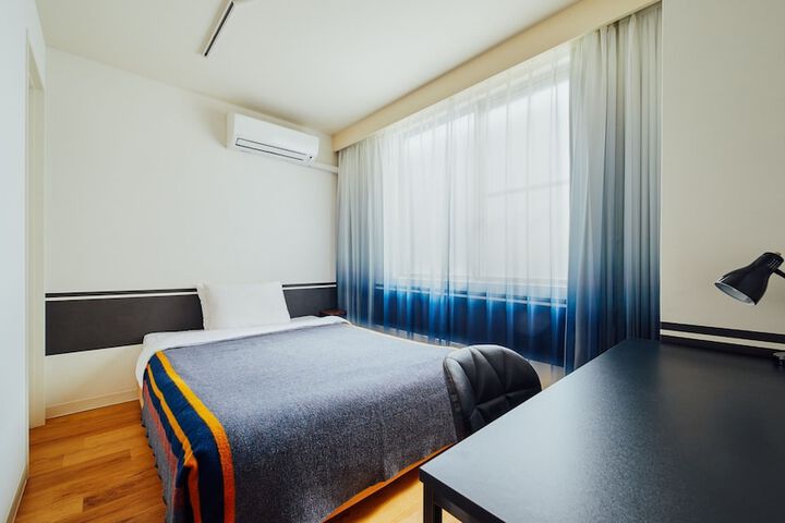 Room 6 of 131