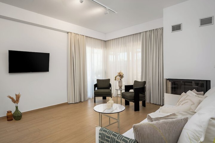 Room 47 of 62