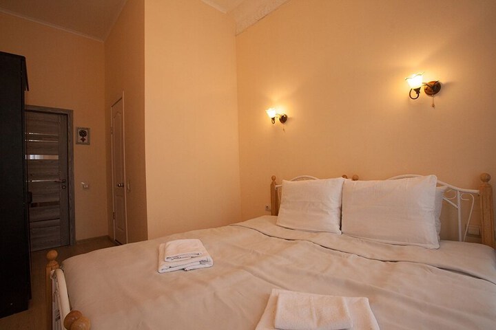 Room 4 of 14