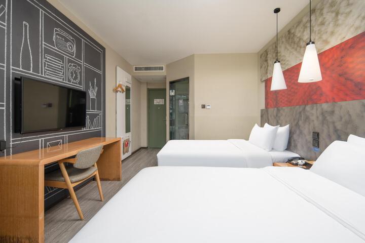 Room 10 of 41