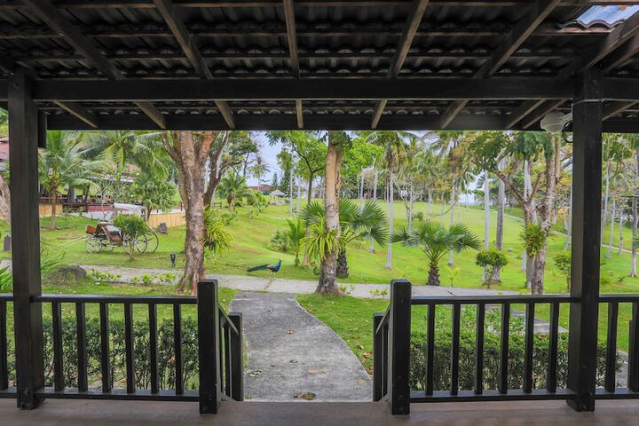 Hotel Exterior 244 of 251
