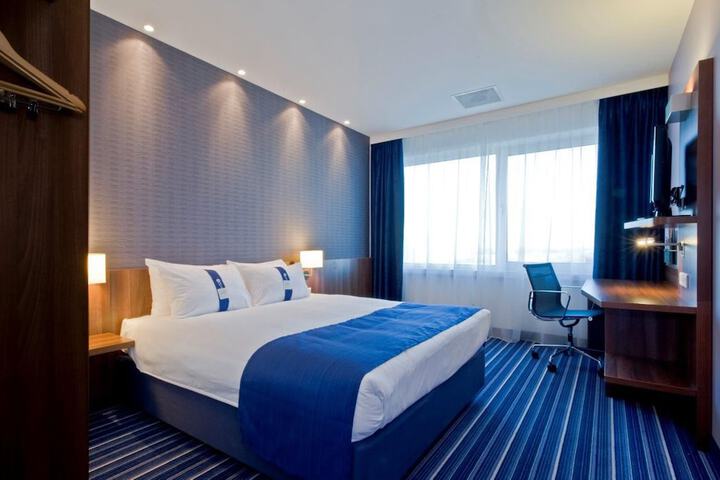 Room 13 of 48