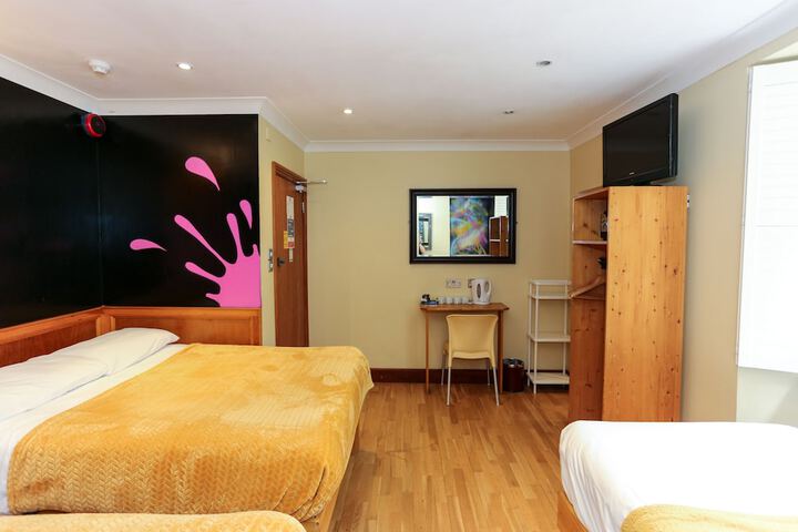 Room 53 of 106