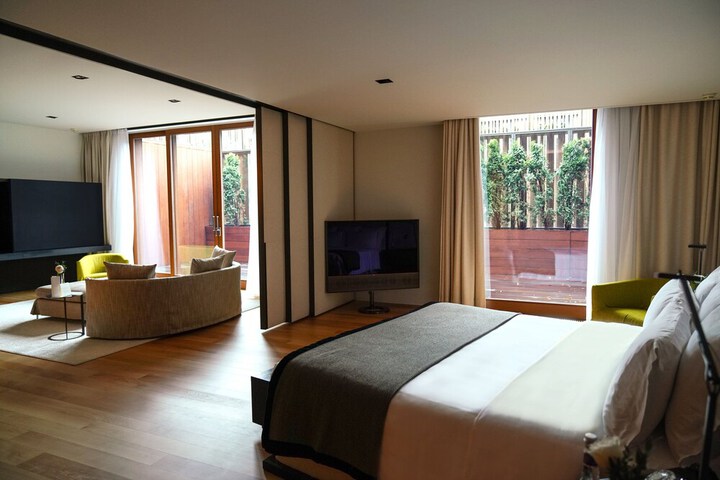 Room 35 of 136