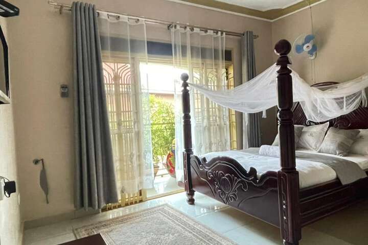 Room 16 of 25