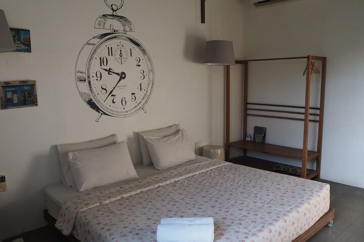 Room 10 of 93