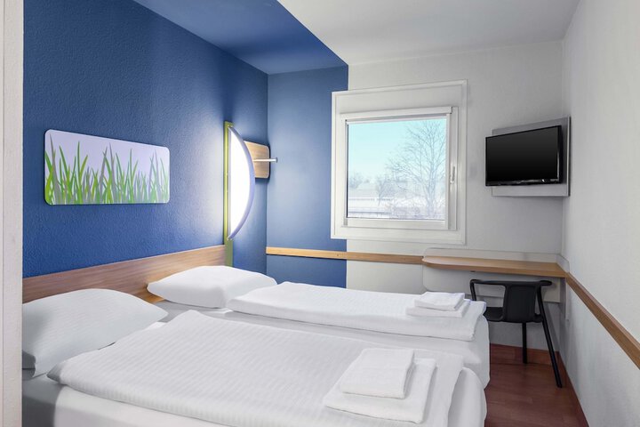 Room 2 of 27