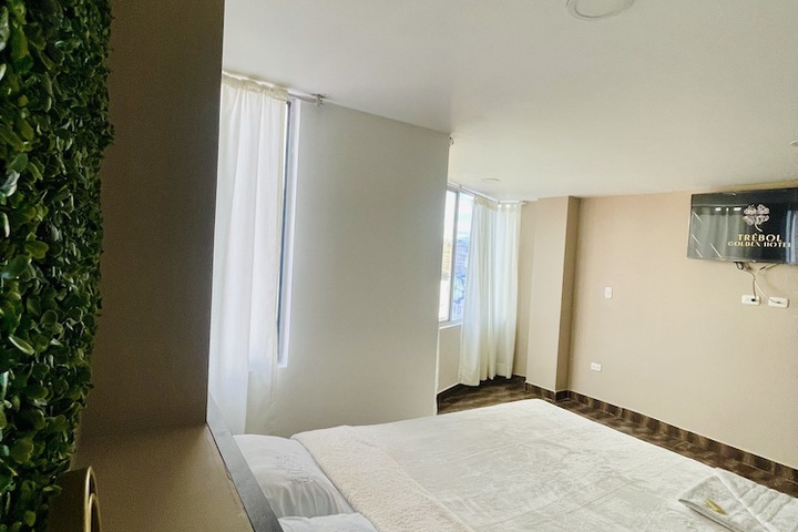 Room 5 of 9