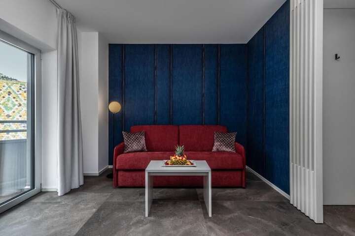 Room 32 of 82