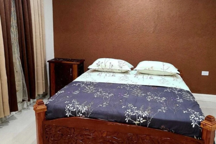 Room 4 of 20