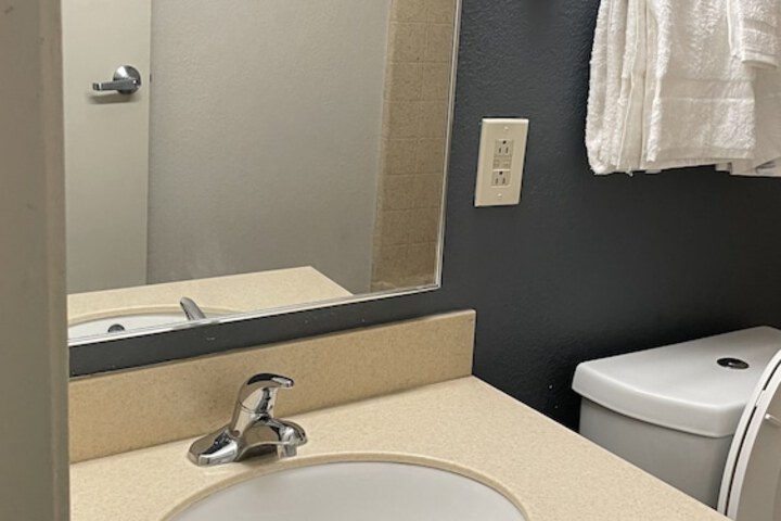 2 Full Beds Suite (9 of 12)