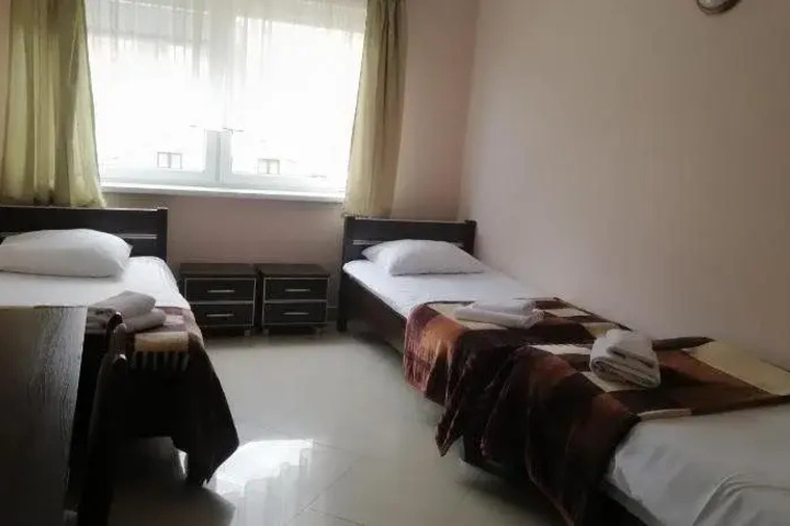Room 4 of 16
