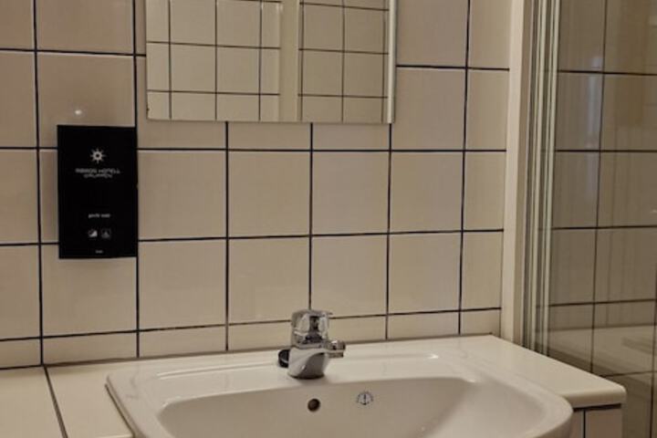 Room 85 of 109