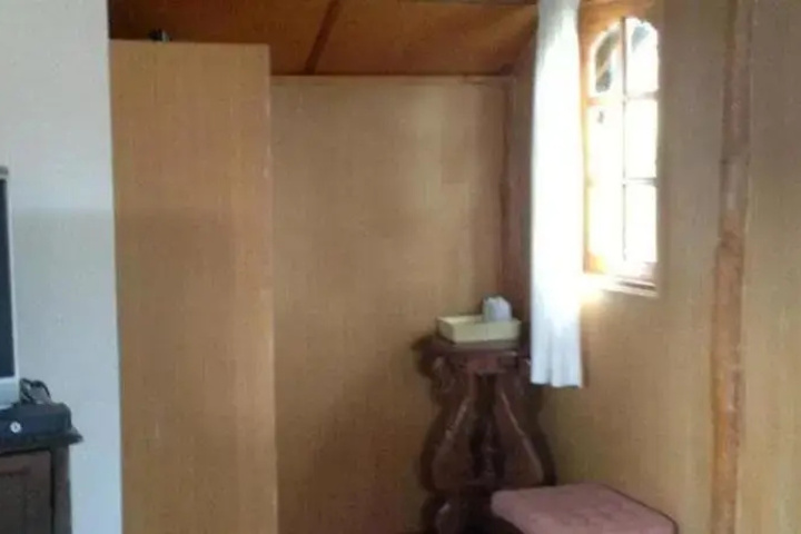 Room 3 of 8