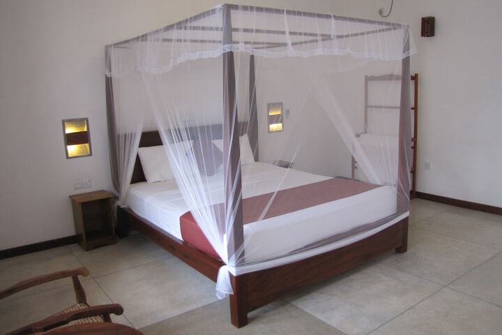 Room 9 of 20