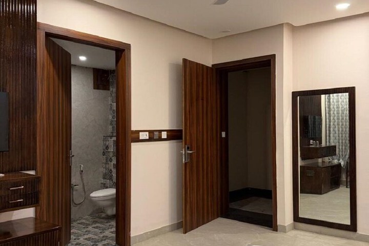 Room 8 of 28