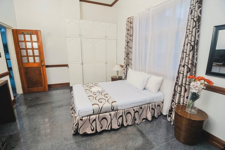Room 12 of 80