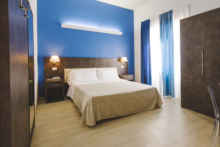 Room 27 of 102