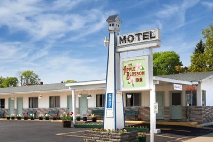 Apple Blossom Boutique in Mackinaw City, MI