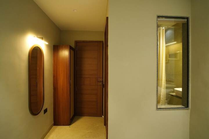 Room 7 of 16