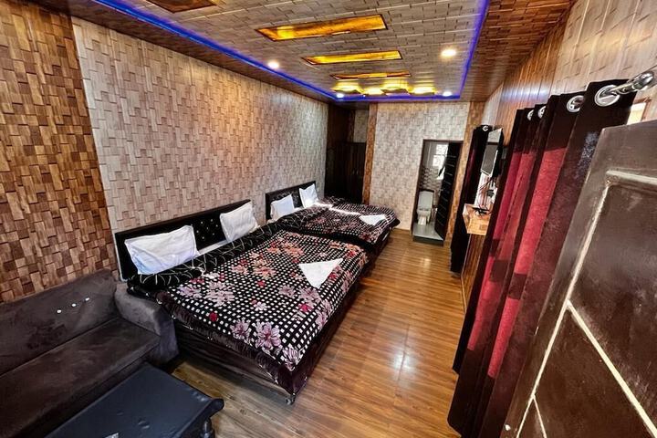 Room 9 of 28