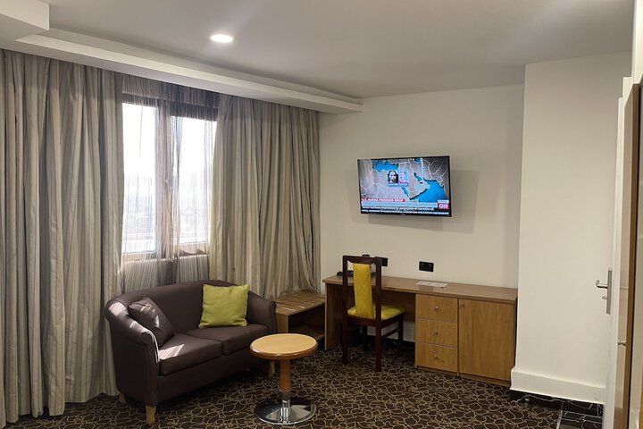 Room 33 of 114