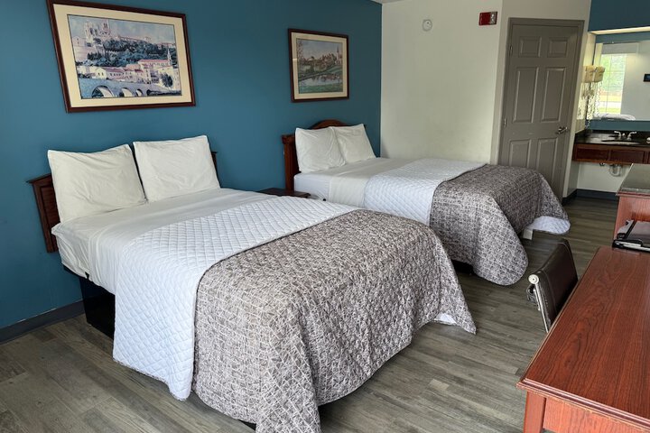 Room 4 of 12