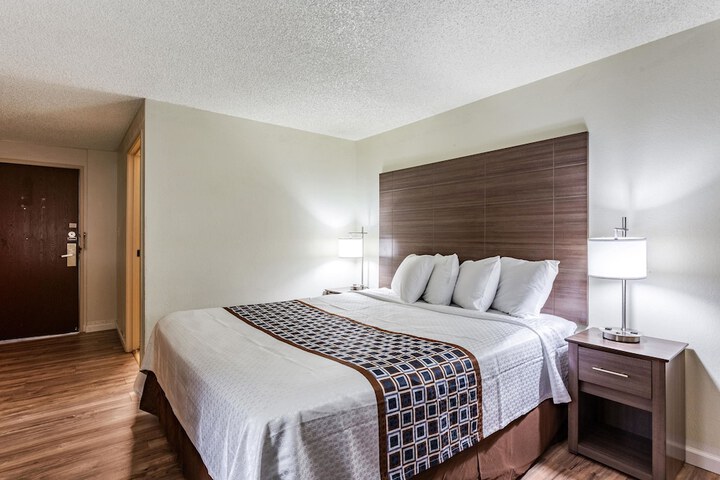 Room 15 of 60