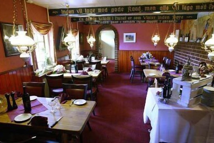 Dining 6 of 10