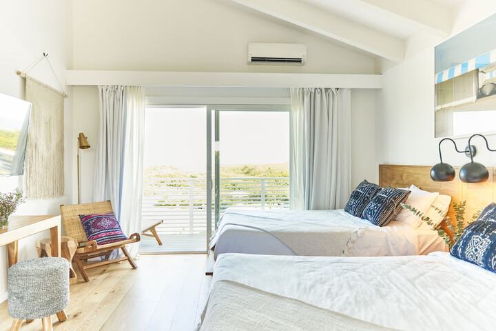 Double Accessible Queen Size Bed (2 of 8)