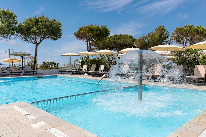 Hotel Pool