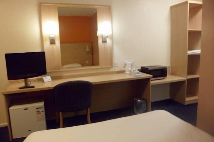 Room 12 of 30