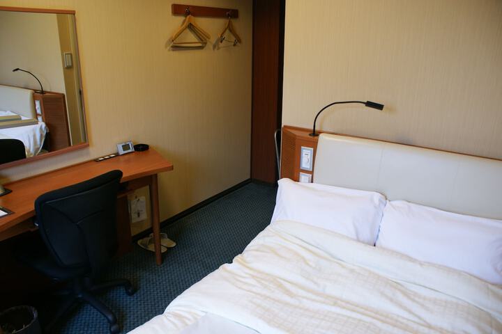 Room 2 of 36