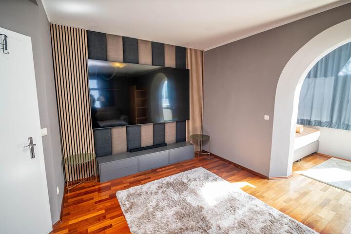 Room 42 of 101