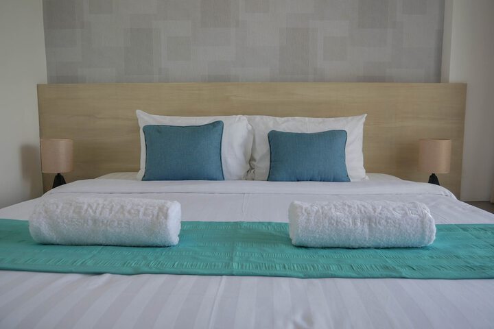 Room 4 of 18
