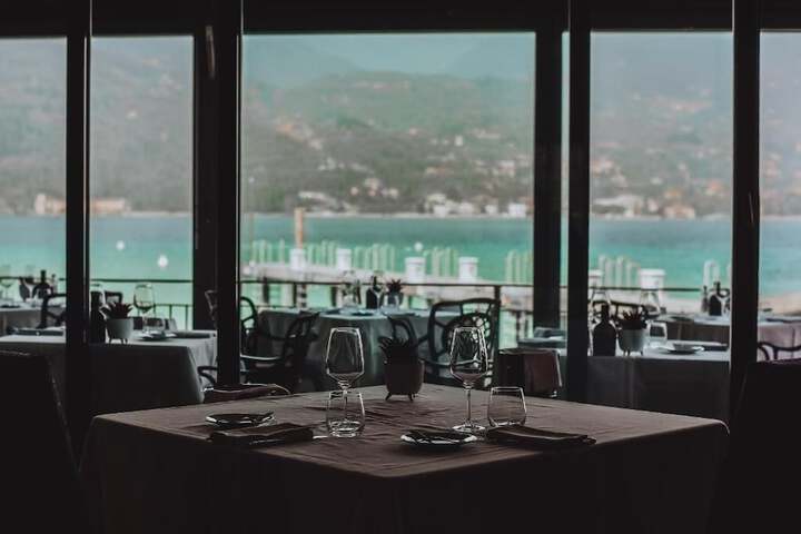 Dining 52 of 82