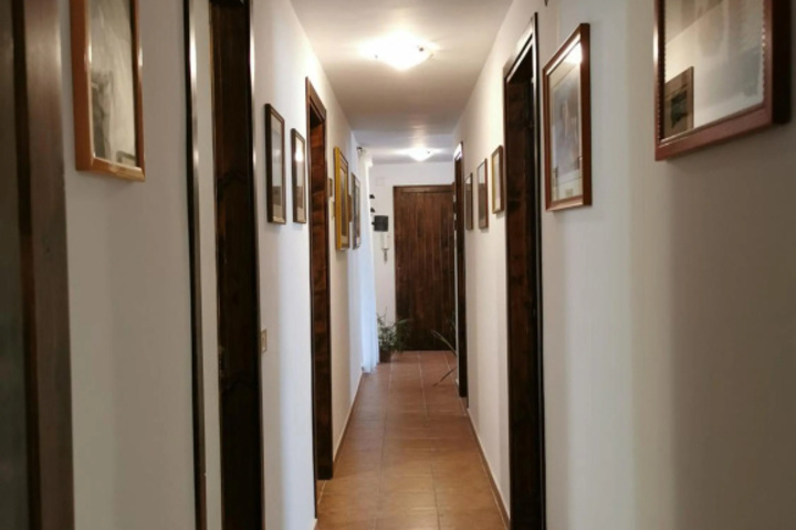 Room 11 of 16