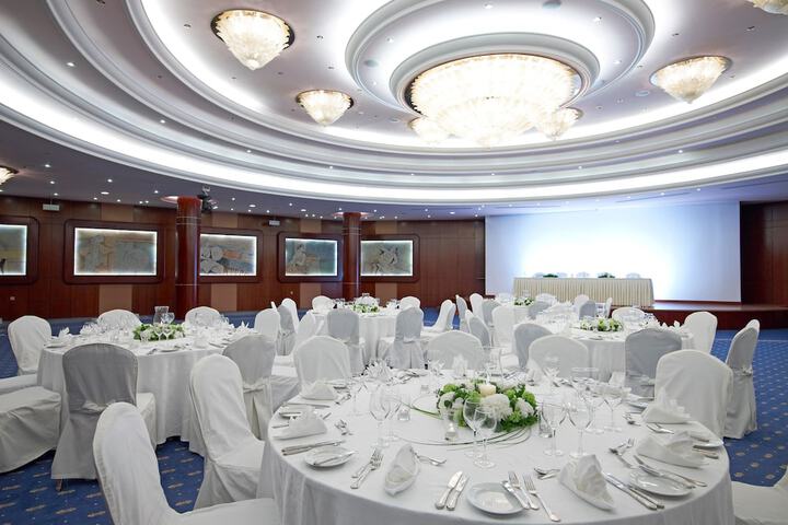 Ballroom/Hall 84 of 111