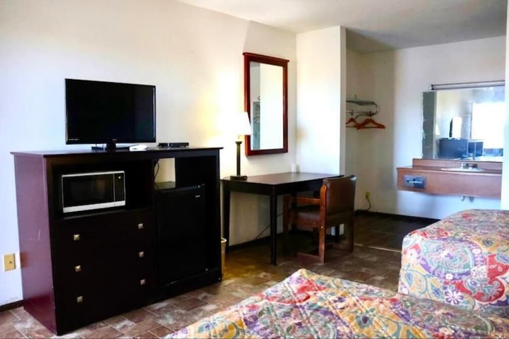 Room 3 of 10