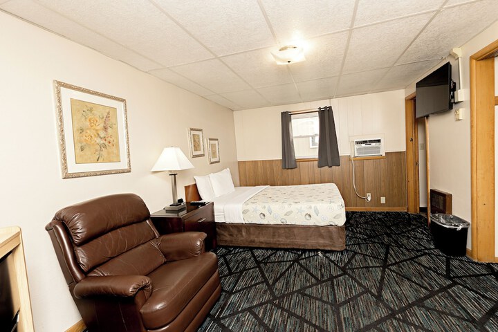 Room 3 of 12