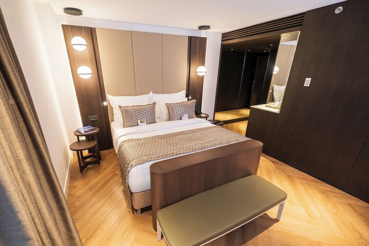 Room 79 of 200