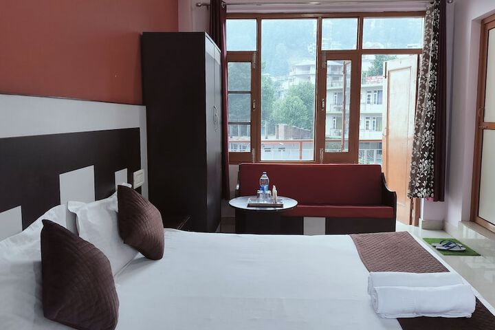 Room 8 of 33