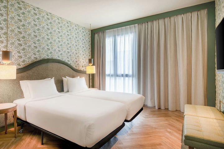 Room 10 of 51