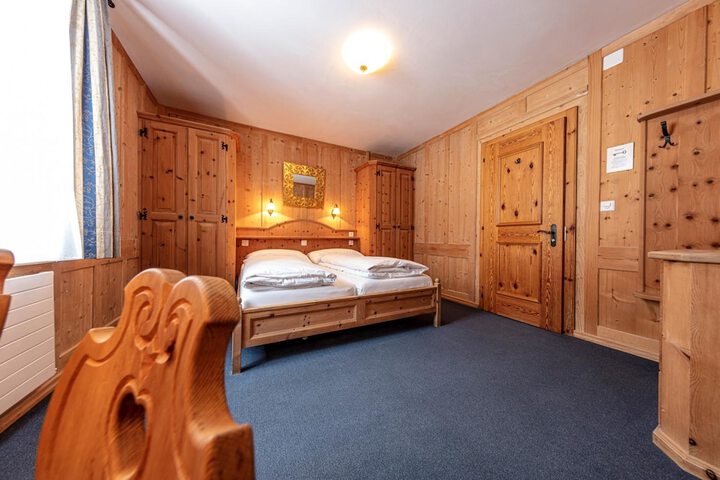 Room 11 of 52