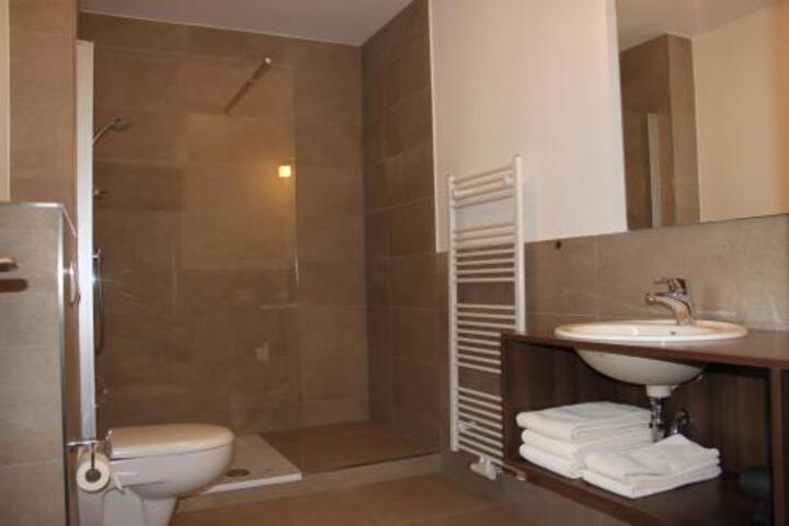 Room 9 of 20