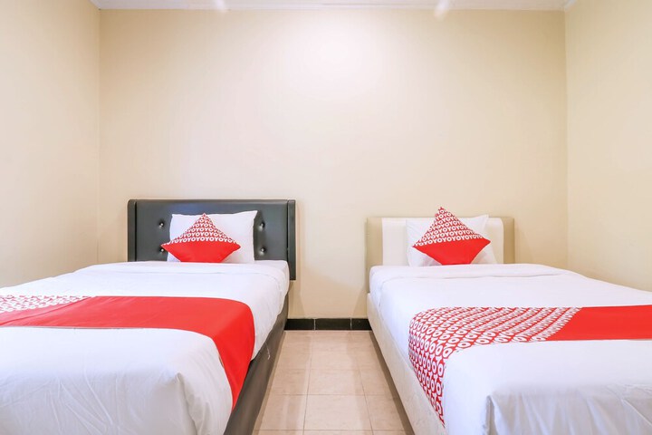 Room 10 of 33