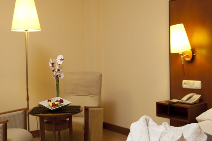 Room 8 of 37