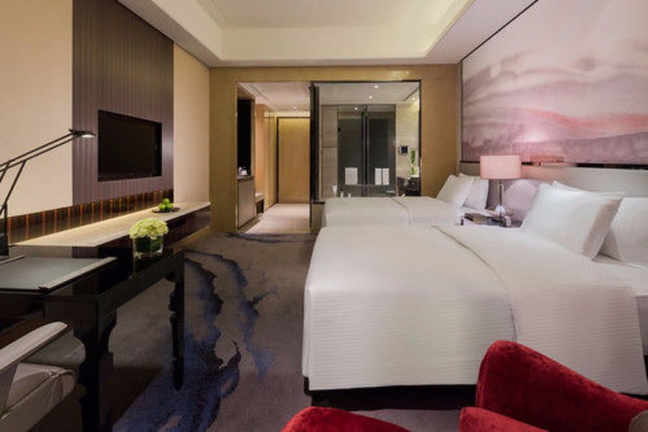 Room 4 of 76