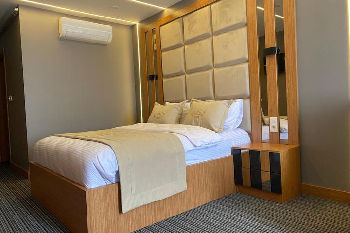 Room 2 of 39